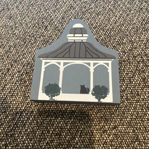 Bandstand ~ Christmas Bows & Wreaths ~ Faline Cat's Meow Shelf Sitter Reversible